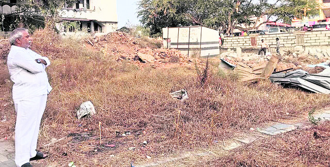 ప్రజా సమస్యల పరిష్కారానికి పెద్దపీట
1