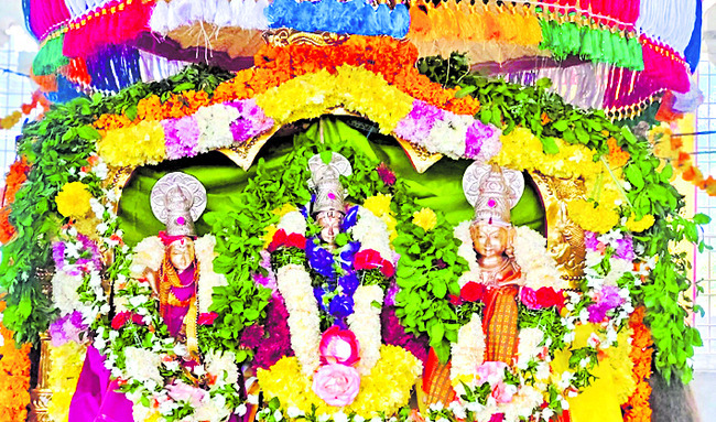 అమరేశ్వరుని సేవలో ఢిల్లీ హైకోర్టు ప్రధాన న్యాయమూర్తి 2