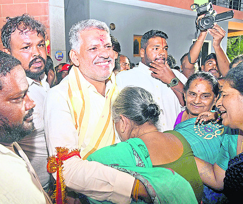 ● చెవిరెడ్డి భాస్కర్‌రెడ్డికి అపూర్వ స్వాగతం ● చిత్తూరు2