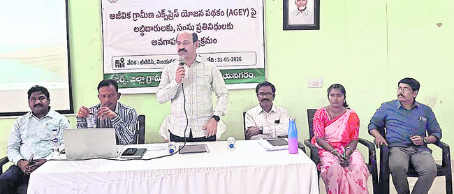 మహిళా స్వయం సహాయ సంఘాల అభ్యున్నతికి కృషి 1