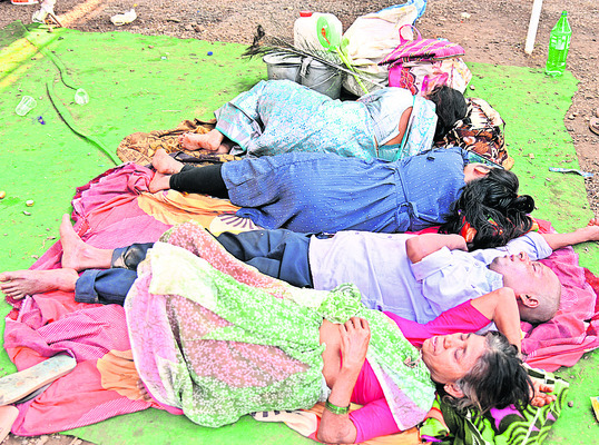 వర్ణనాతీత బాధలు
5