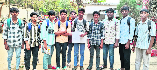 ప్లేట్లు కడిగితేనే భోజనం 1