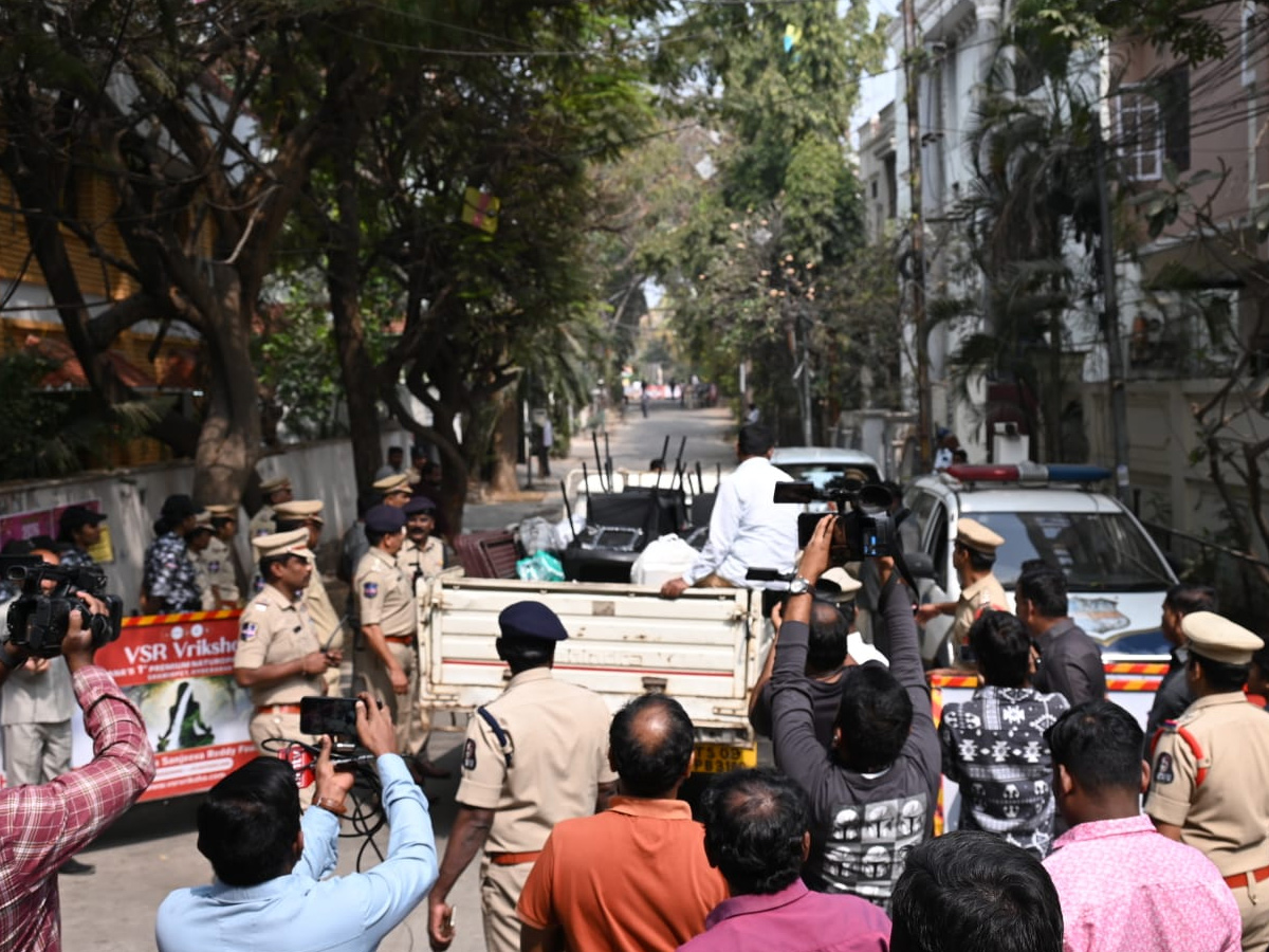 High Tension At Nandi Nagar's KCR House Photos12