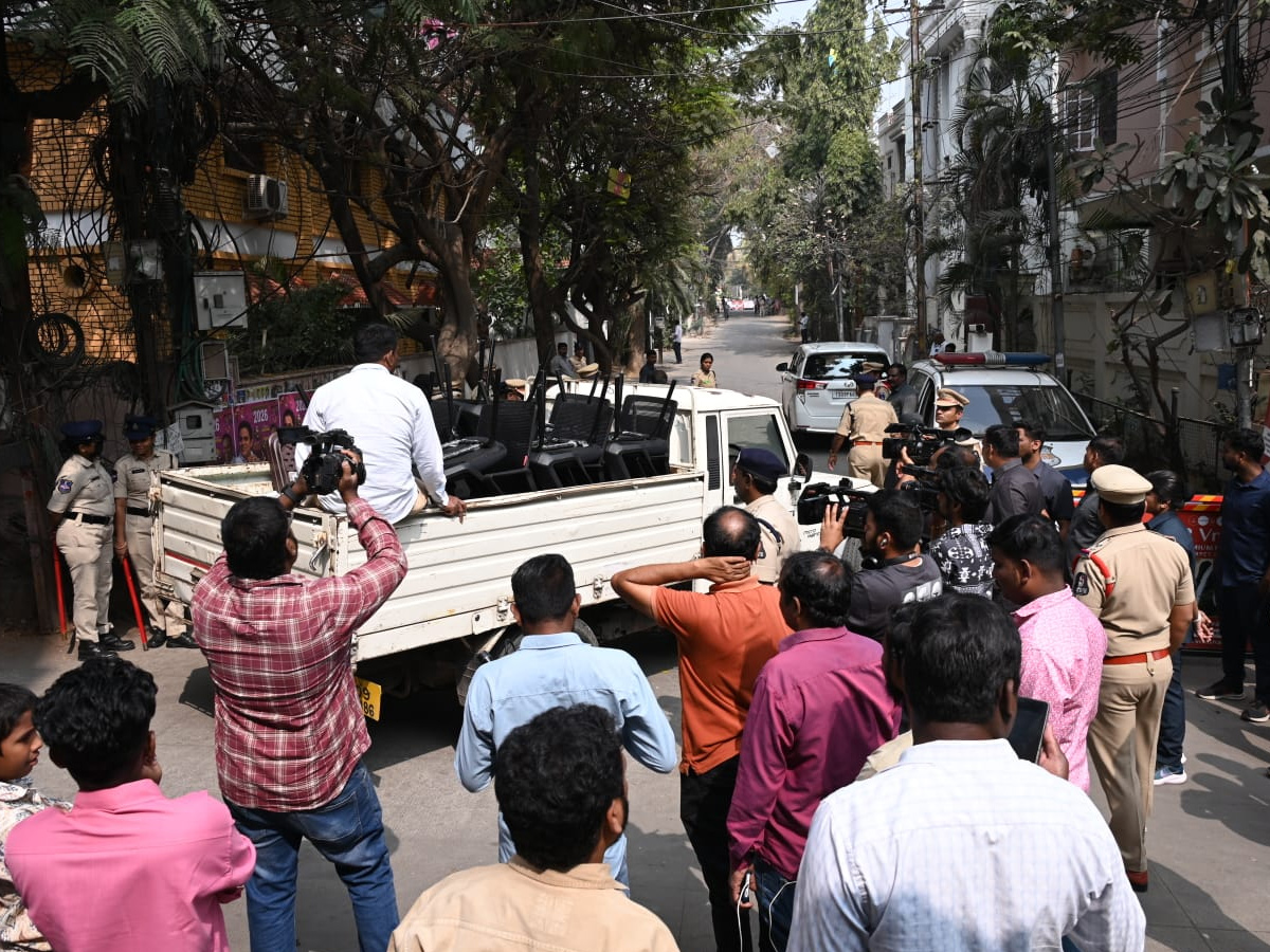 High Tension At Nandi Nagar's KCR House Photos13