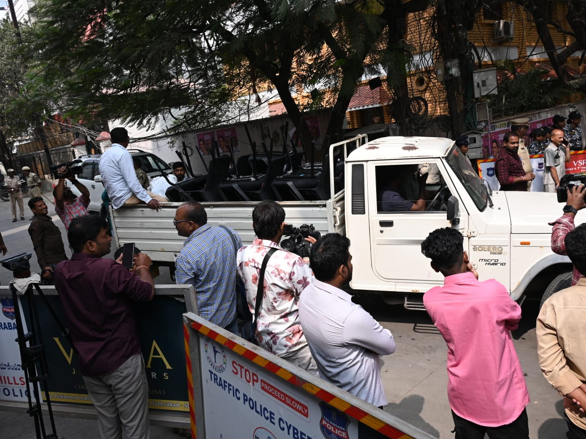 High Tension At Nandi Nagar's KCR House Photos14