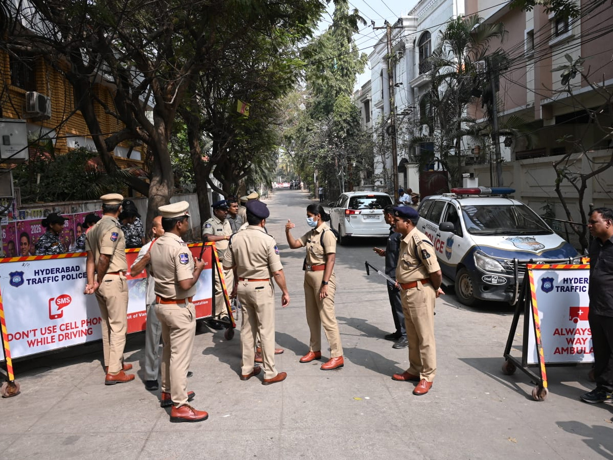 High Tension At Nandi Nagar's KCR House Photos15