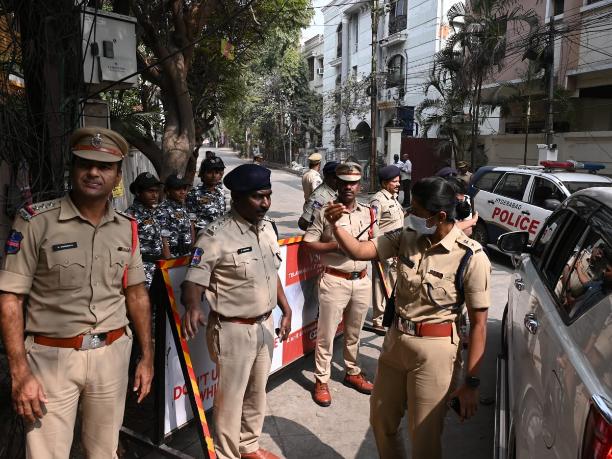 High Tension At Nandi Nagar's KCR House Photos16