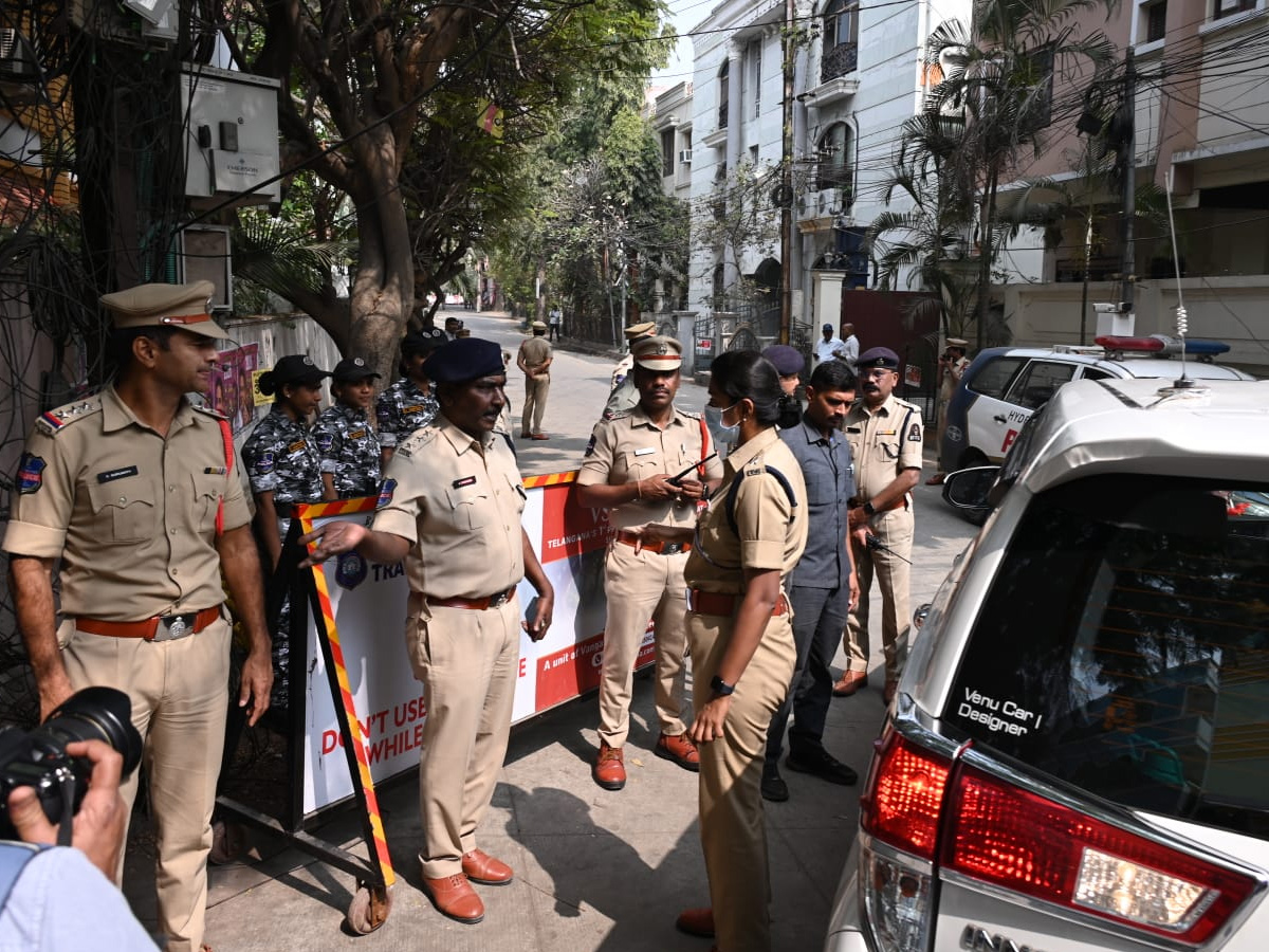 High Tension At Nandi Nagar's KCR House Photos17