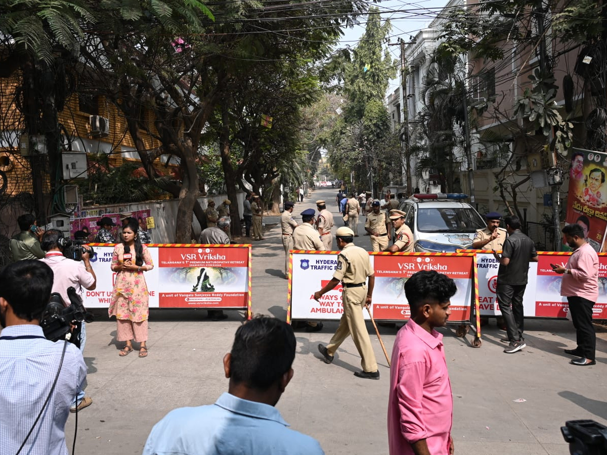 High Tension At Nandi Nagar's KCR House Photos19