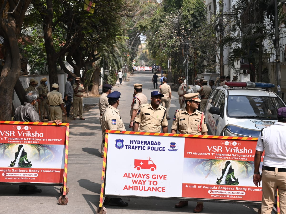 High Tension At Nandi Nagar's KCR House Photos20