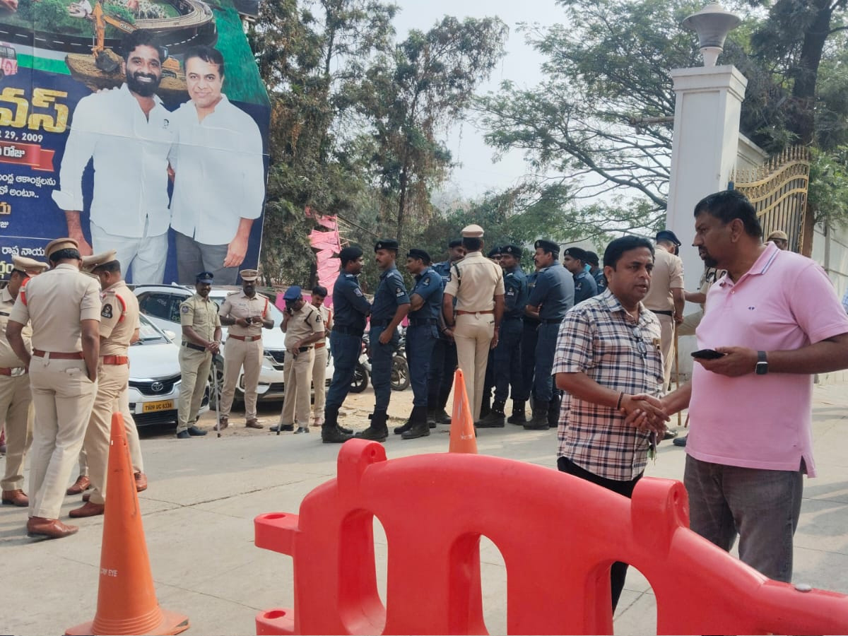High Tension At Nandi Nagar's KCR House Photos4
