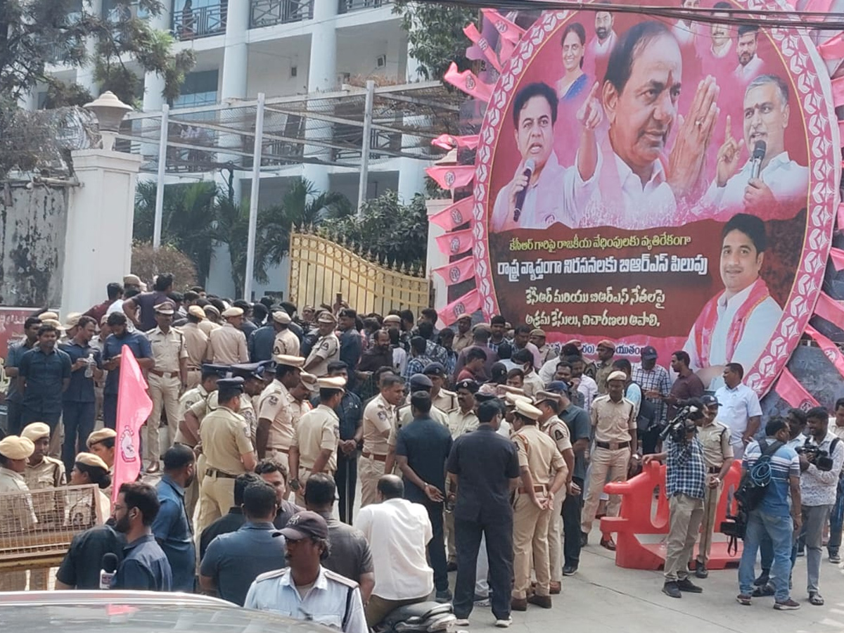High Tension At Nandi Nagar's KCR House Photos6