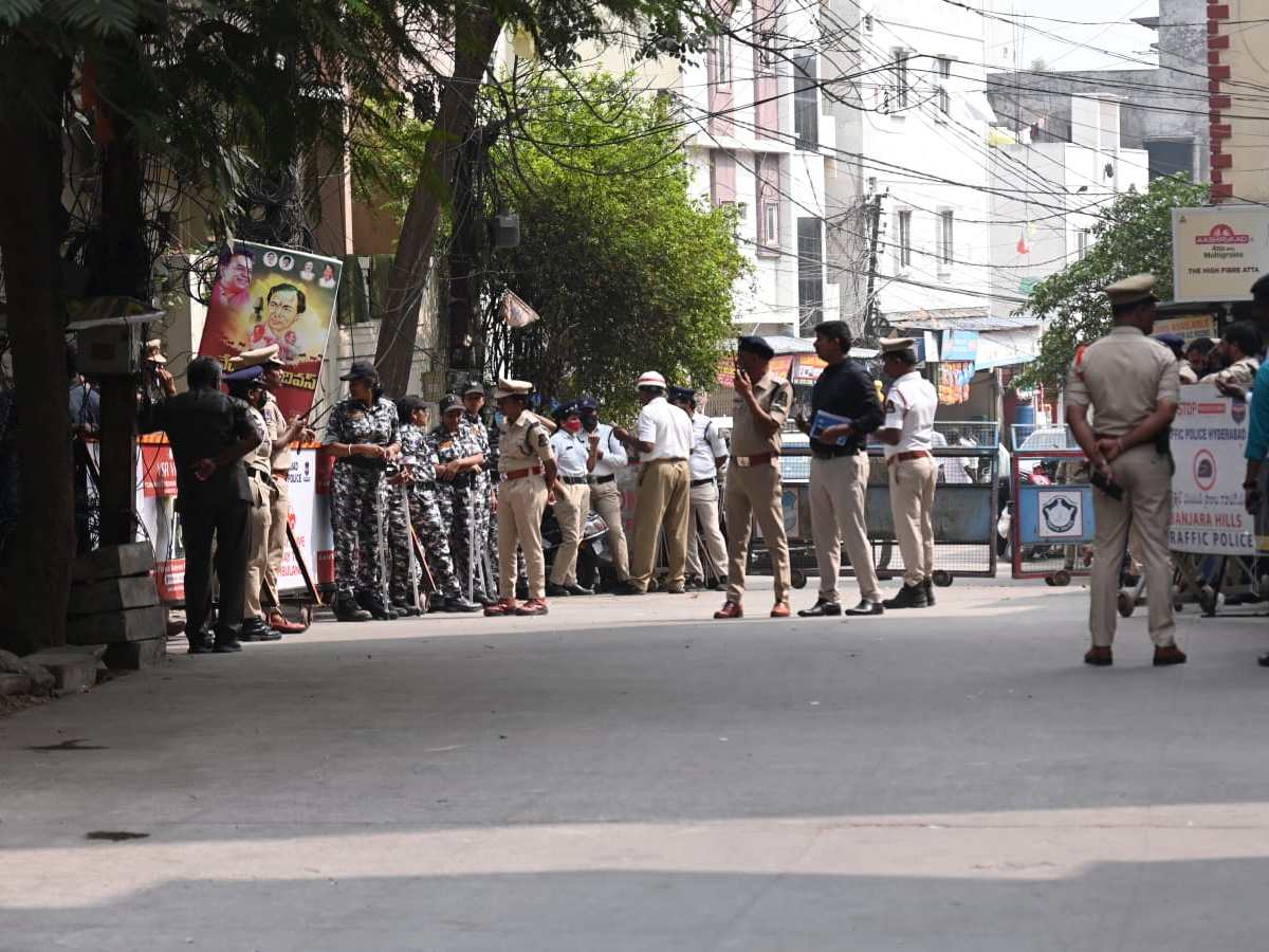High Tension At Nandi Nagar's KCR House Photos7