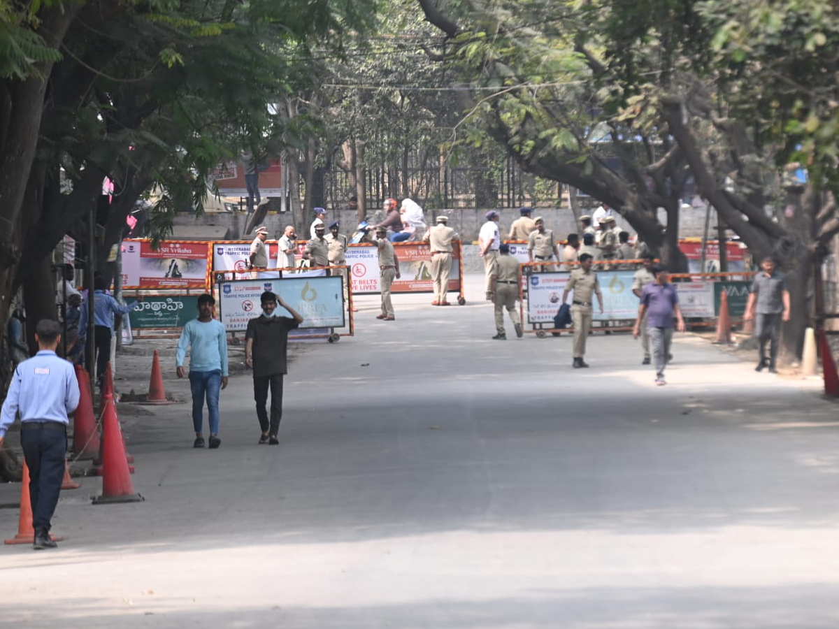 High Tension At Nandi Nagar's KCR House Photos8
