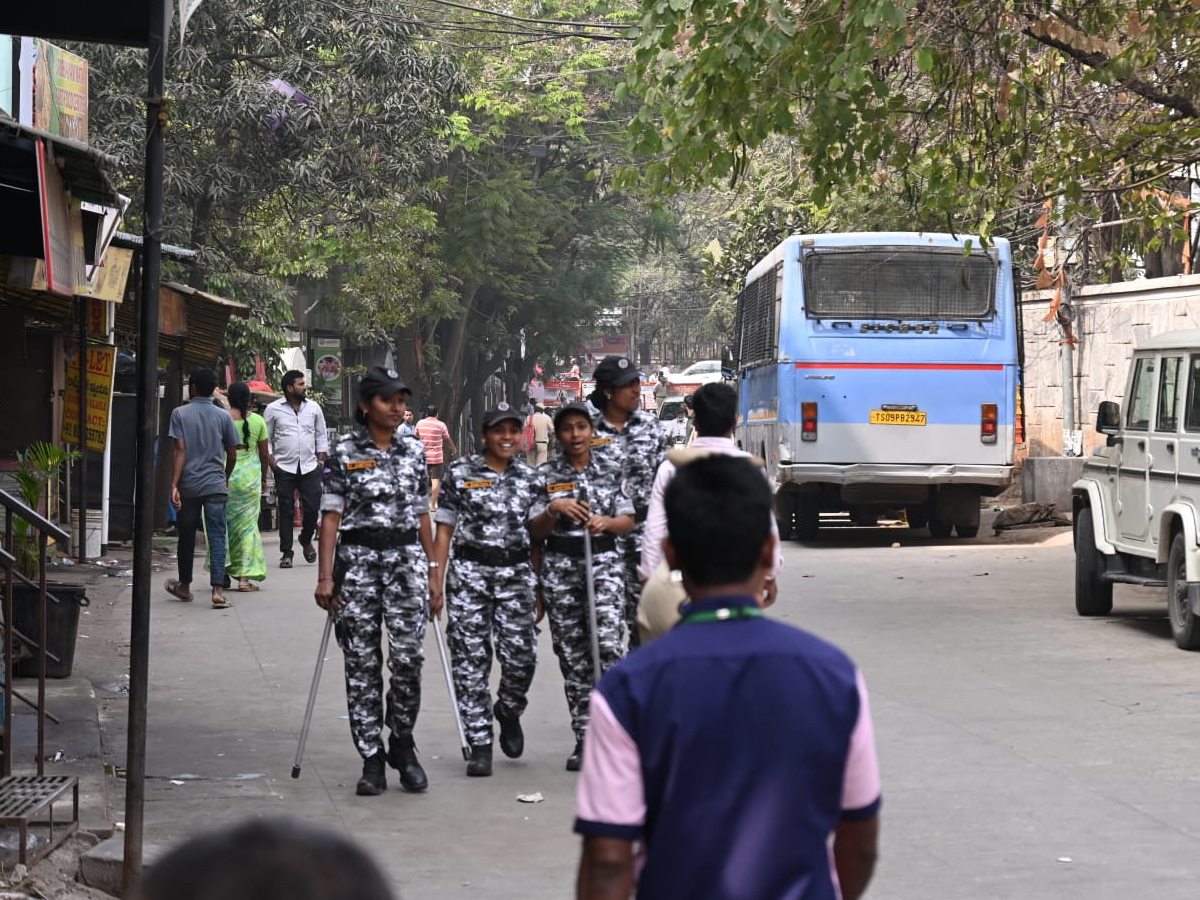 High Tension At Nandi Nagar's KCR House Photos10