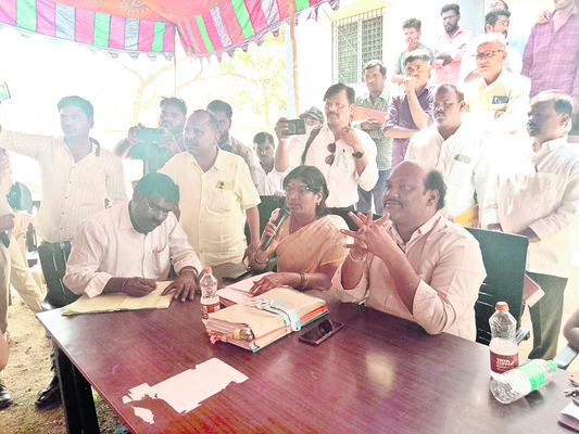 భూ సేకరణ గ్రామసభ బహిష్కరణ 1