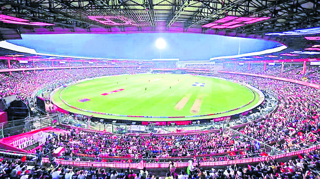 ఎన్నో ప్రఖ్యాత క్రికెట్‌ మ్యాచ్‌లకు ఆతిథ్యమిచ్చిన బెంగళ1
