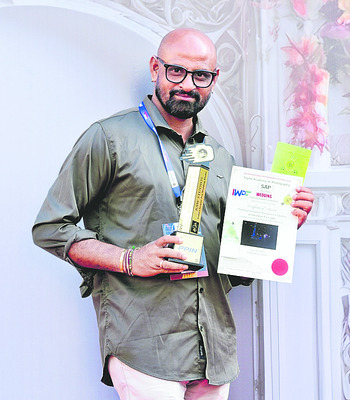 బాపట్ల ఫొటోగ్రాఫర్‌కు జాతీయస్థాయి అవార్డు 1