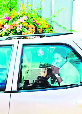 అభిమానులకు ఆత్మీయ పలకరింపు 2