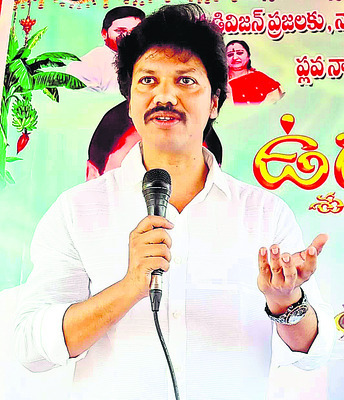 సుందరరావును  అభినందించిన కృష్ణదాస్‌ 1