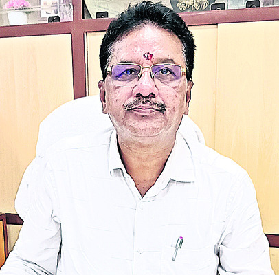 సుందరరావును  అభినందించిన కృష్ణదాస్‌ 2