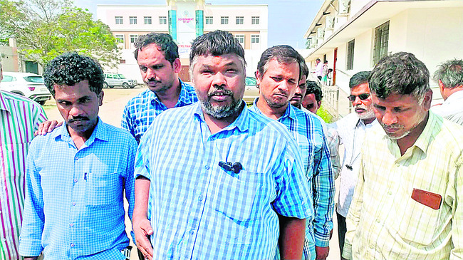 గుండె మంటలు.. ఆకలి కేకలు!1