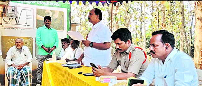 లోపూడిలో గ్రామ సభలను అడ్డుకున్న రైతులు 1