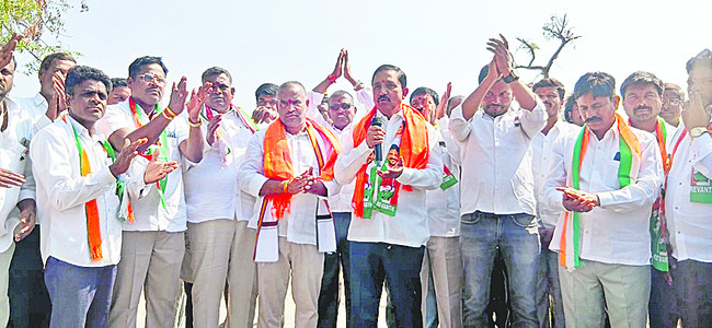 బీజేపీతోనే అభివృద్ధి సాధ్యం 
4