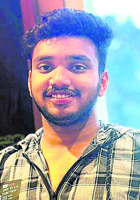   కుటుంబ సభ్యులతో కలిసి..
1