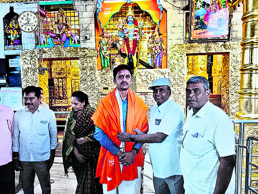 శనీశ్వరుని సన్నిధిలో కలెక్టర్‌ 1