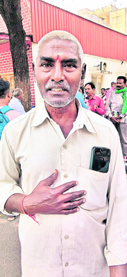 అర్జీలిచ్చి.. ఆలకించాలని కోరి..3