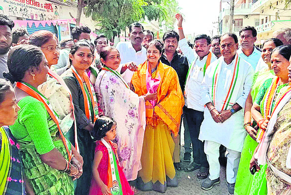 ● ఇంటింటికీ వెళ్లి ఓట్లు అభ్యర్థించిన పార్టీలు ● చివరి 1