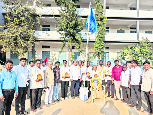 నేడు, రేపు సెలవు 
1