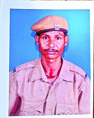 హోంగార్డుతో సహా యువకుడు మృతి 2