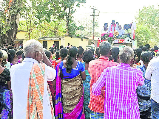 శివాలయంలో రుద్రాభిషేకం
2