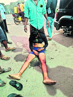 వన్నెపూడి వద్ద రోడ్డు ప్రమాదం2