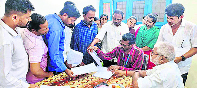 ఎదురుచూపులు ఎన్నాళ్లు? 1