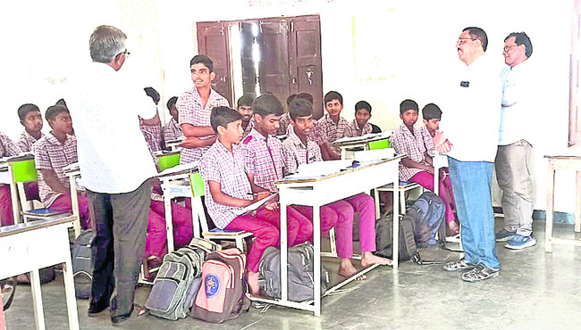 గ్రీవెన్స్‌ డేలో 21 ఫిర్యాదులు
3