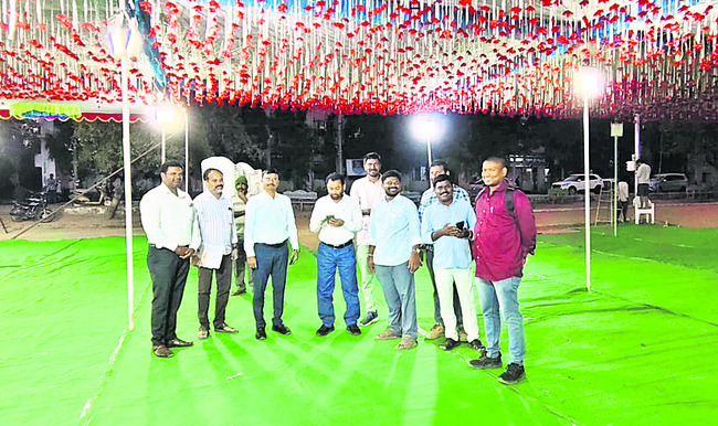 పోలింగ్‌ సామగ్రి పంపిణీకి సిద్ధం
1