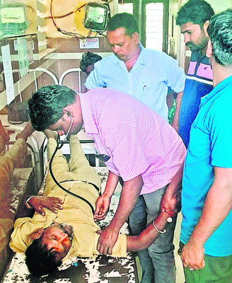 ప్రైవేటు బస్సు డ్రైవర్‌కు  గుండెపోటు 1