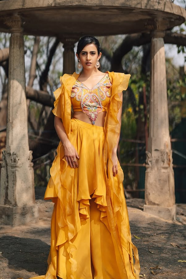 Actress Niharika Konidela latest Beautiful Clicks Photos7