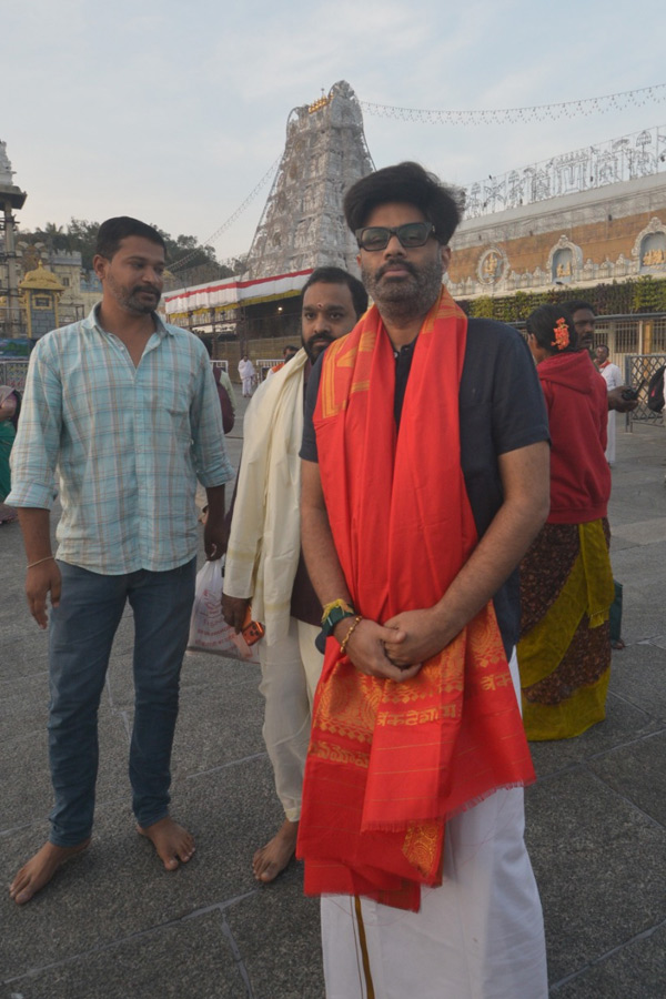 Celebrities Visit Tirumala Temple Photos16