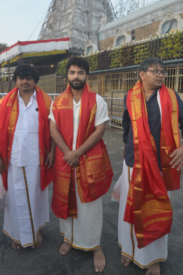 Celebrities Visit Tirumala Temple Photos6