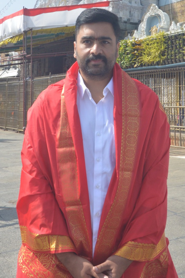 Celebrities Visit Tirumala Temple Photos9