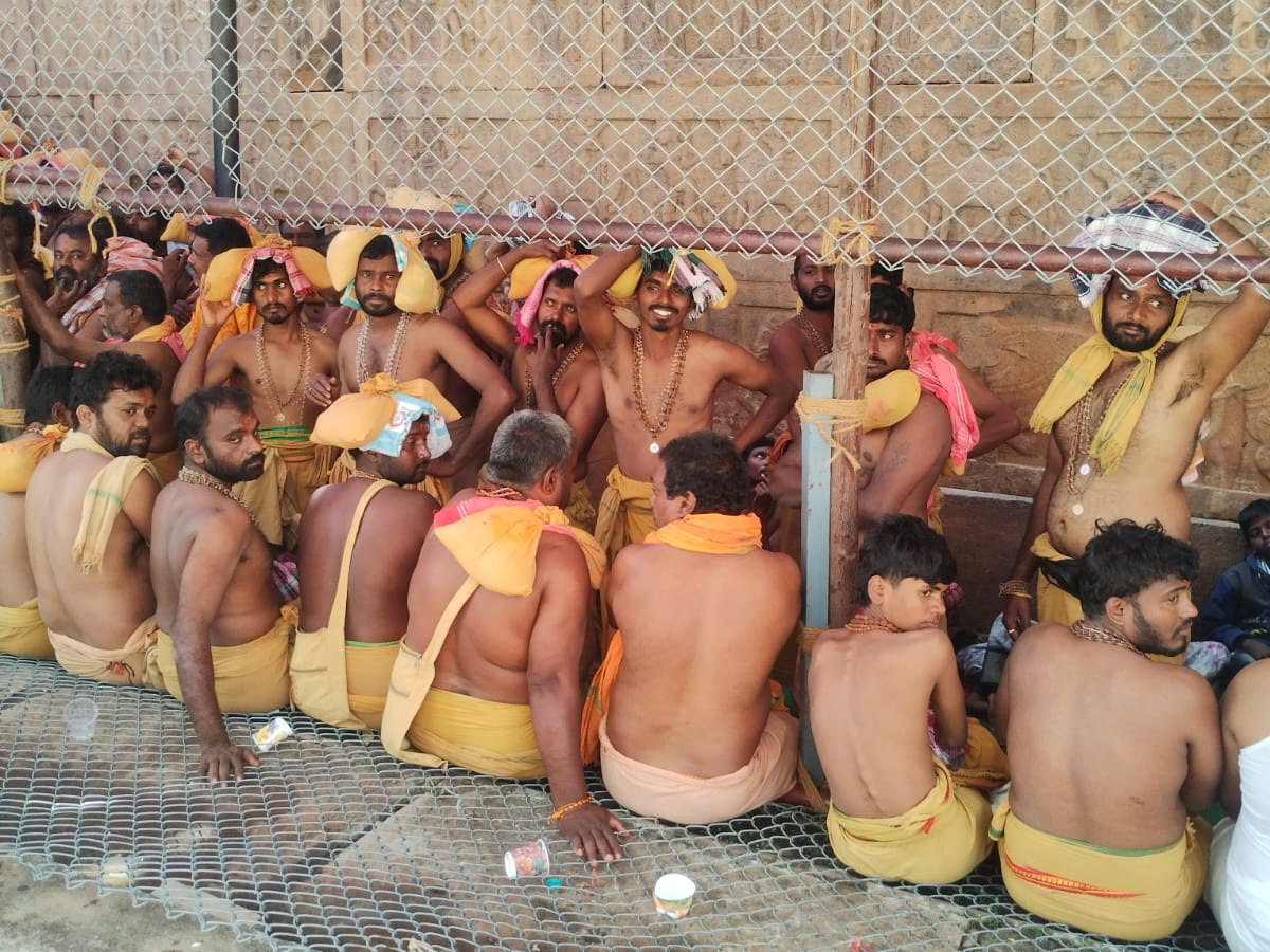 Maha Shivaratri 2026 : Siva Swamy Protest at Srisailam Temple16