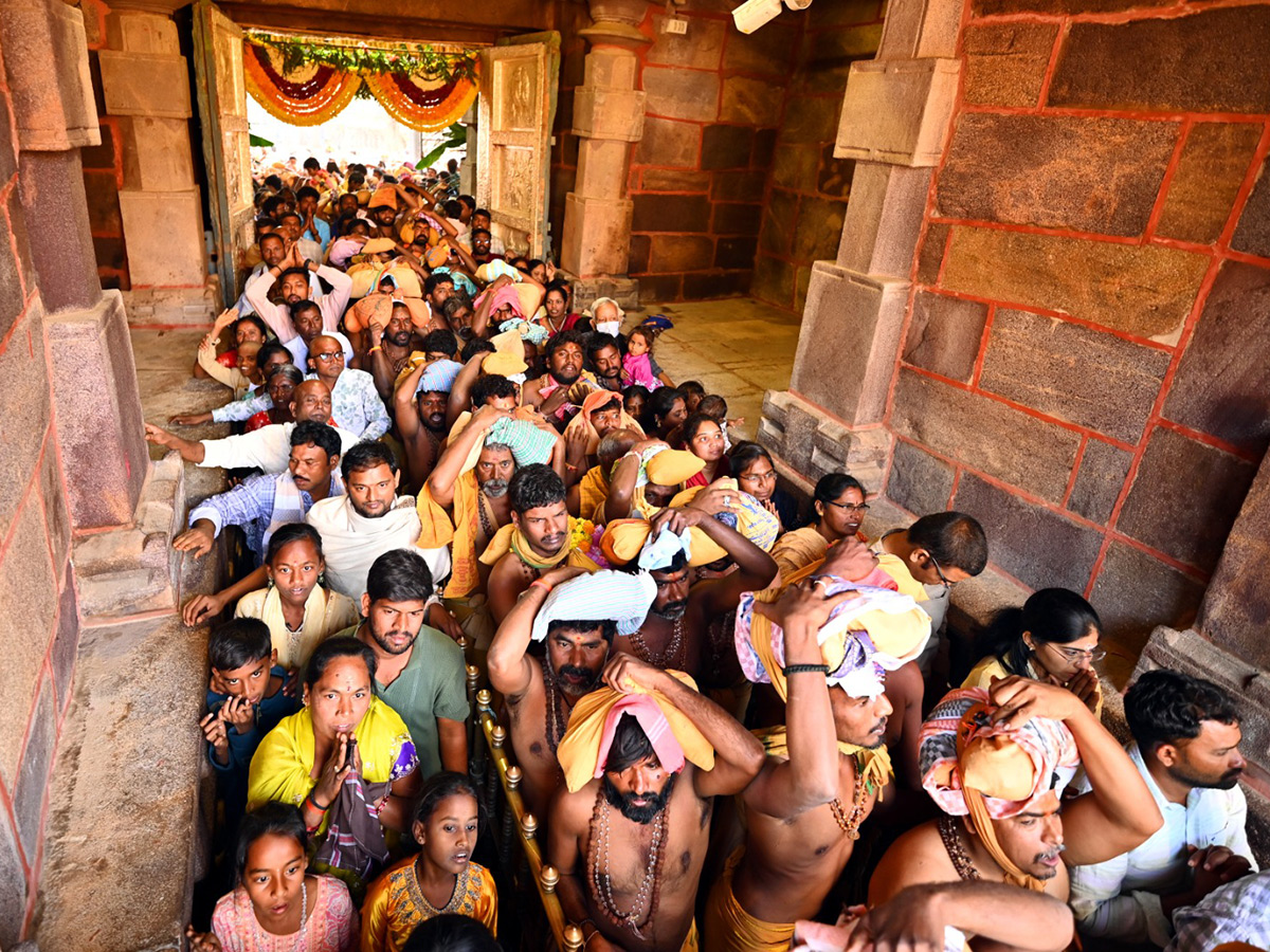 Maha Shivaratri 2026 : Siva Swamy Protest at Srisailam Temple6