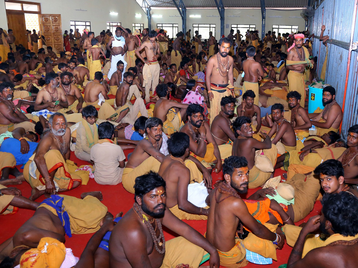 Maha Shivaratri 2026 : Siva Swamy Protest at Srisailam Temple7