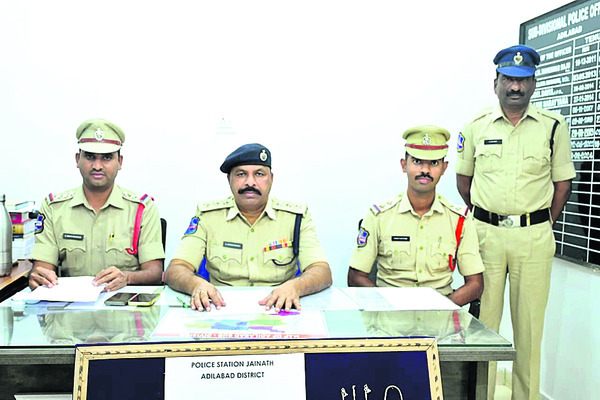 రెండు గంటల్లోనే చోరీ కేసు ఛేదన1