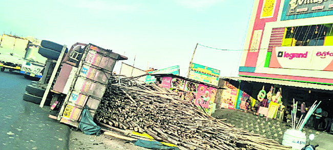 తప్పిన పెనుప్రమాదం1