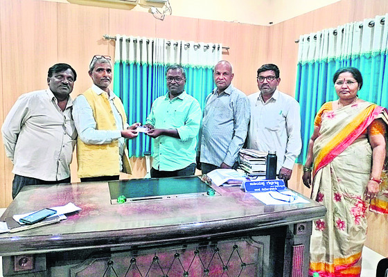 బస్సు, ఆటో ఢీ.. ఇద్దరు దుర్మరణం1